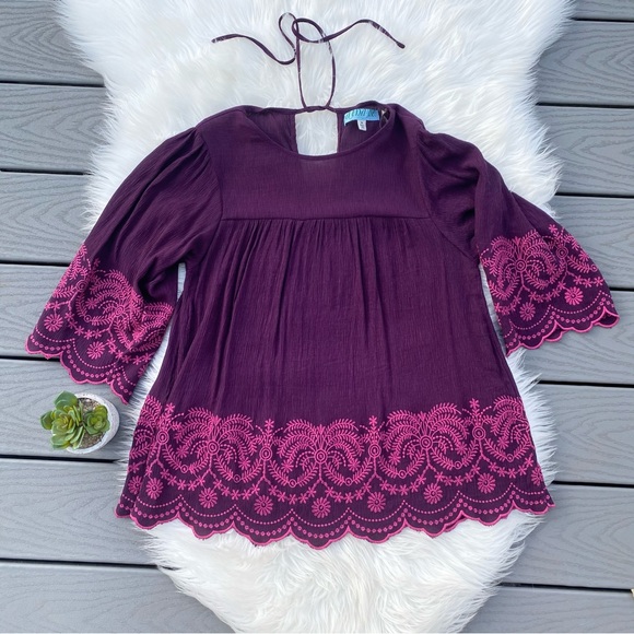 Francesca's Collections Tops - Embroidered Short Sleeve Top